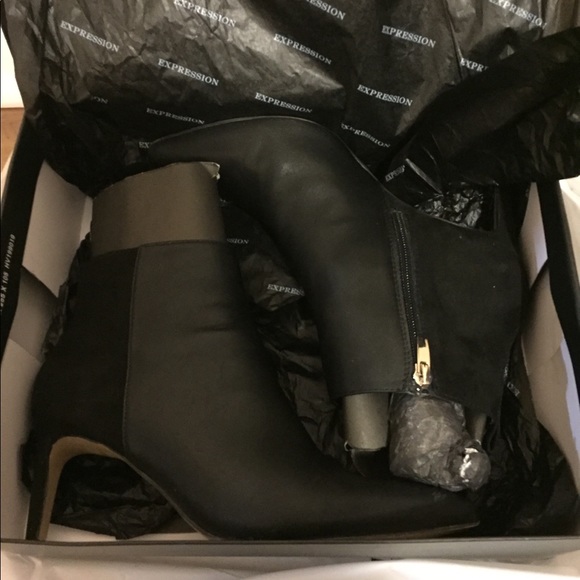 Expression booties size 7 - Picture 2 of 5